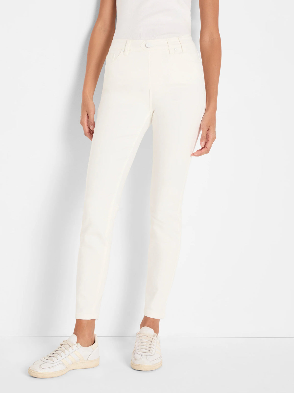 Studio Slim Ankle Jeans