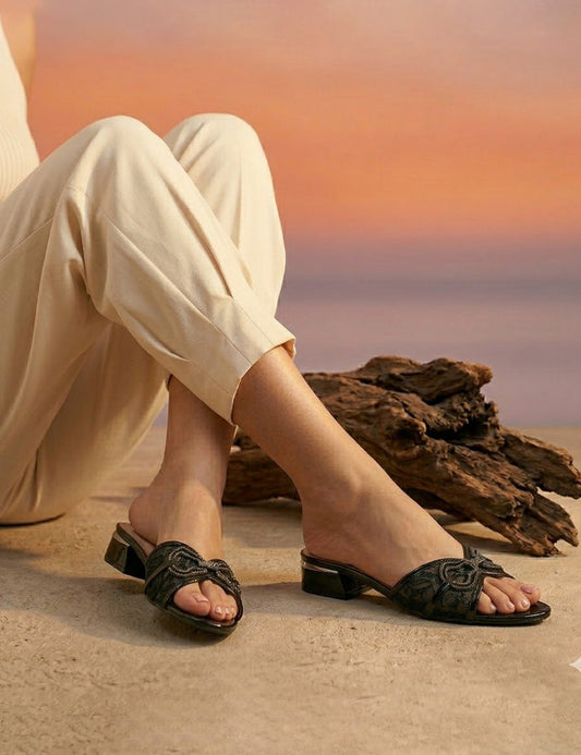 Elegant Vintage-Style Low Heel Slippers – Black
